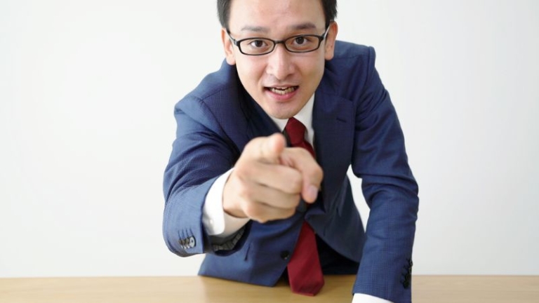 「ディスる」とは？意味と例文が3秒でわかる！ | コトワカ/KOTOWAKA